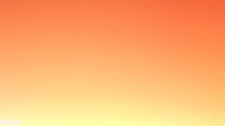 Ебарь снимает свою пассию без трусиков и долбит в попку